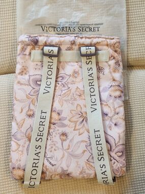 Victoria's Secret Floral 2 In 1 Towel Bacpack in Blush & Lavender